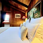 A Soulful Alpine Retreat In Apartment Megeve