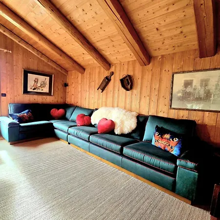 A Soulful Alpine Retreat In * מגב